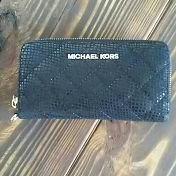 Michael Khors Purse - Picture 6 of 8